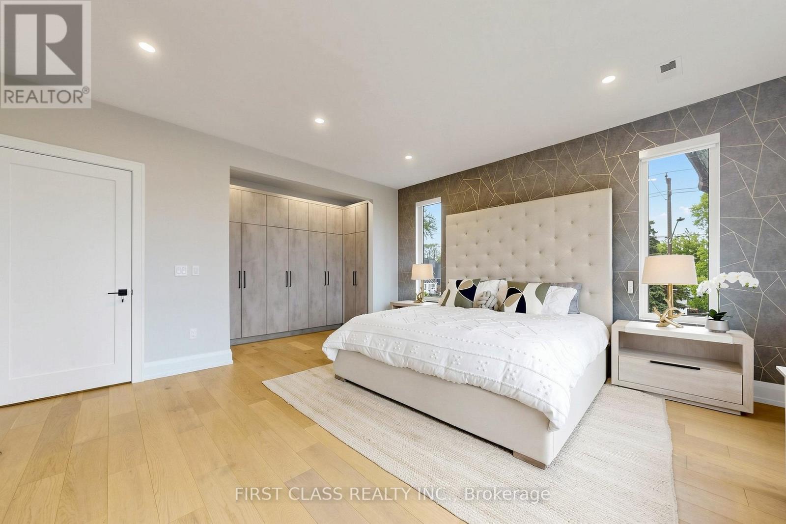1047 Meredith Avenue, Mississauga, Ontario  L5E 2C6 - Photo 25 - W13413030