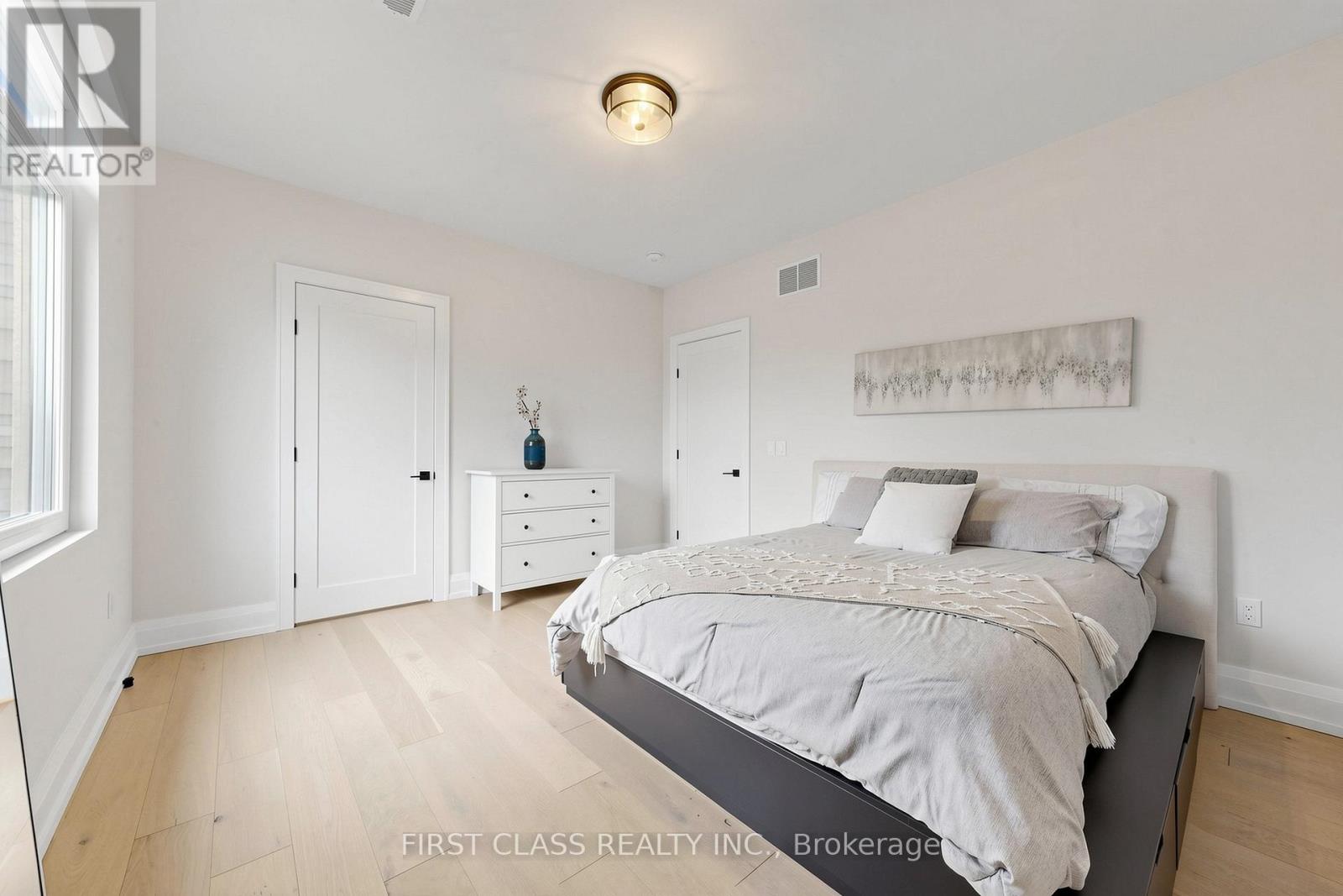 1047 Meredith Avenue, Mississauga, Ontario  L5E 2C6 - Photo 29 - W13413030