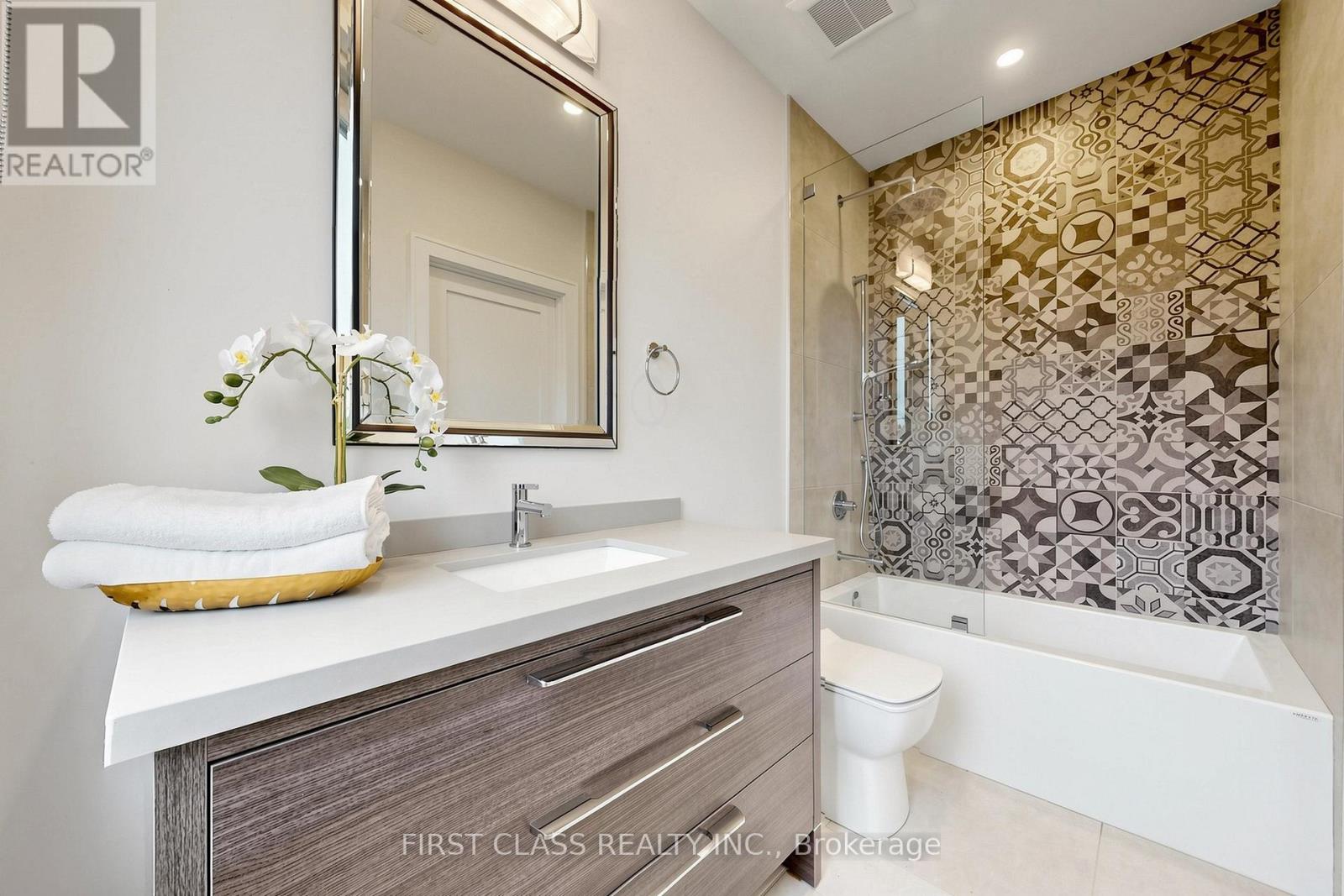 1047 Meredith Avenue, Mississauga, Ontario  L5E 2C6 - Photo 30 - W13413030