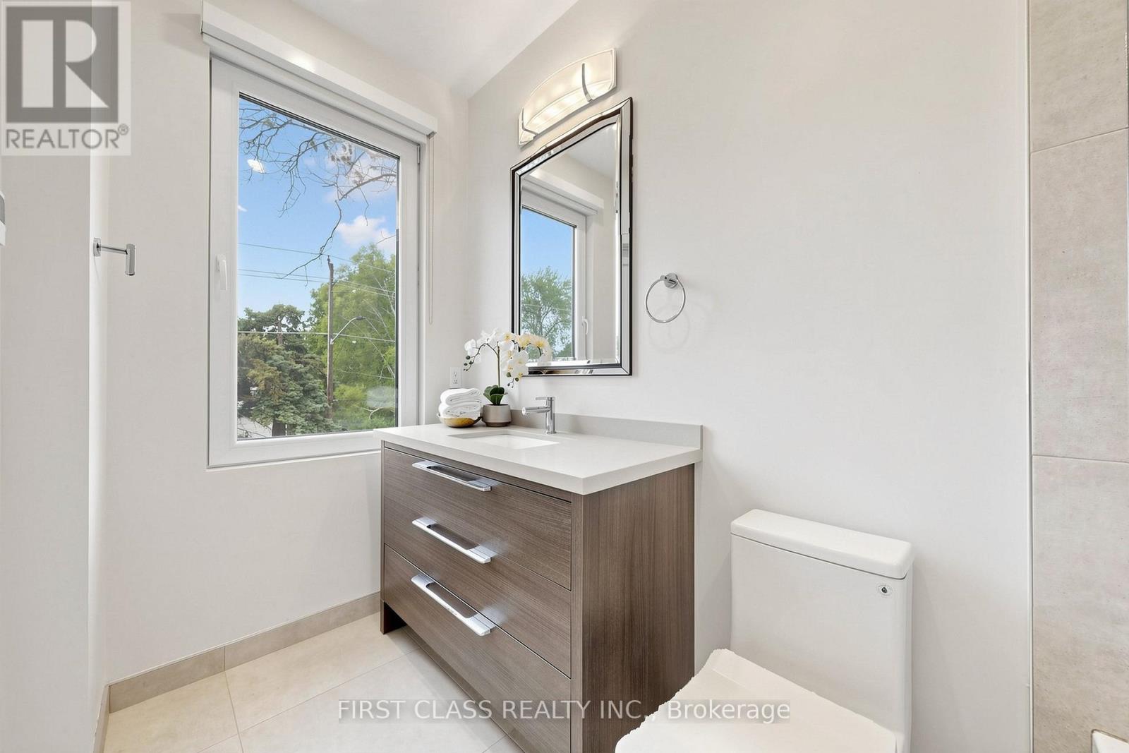 1047 Meredith Avenue, Mississauga, Ontario  L5E 2C6 - Photo 31 - W13413030