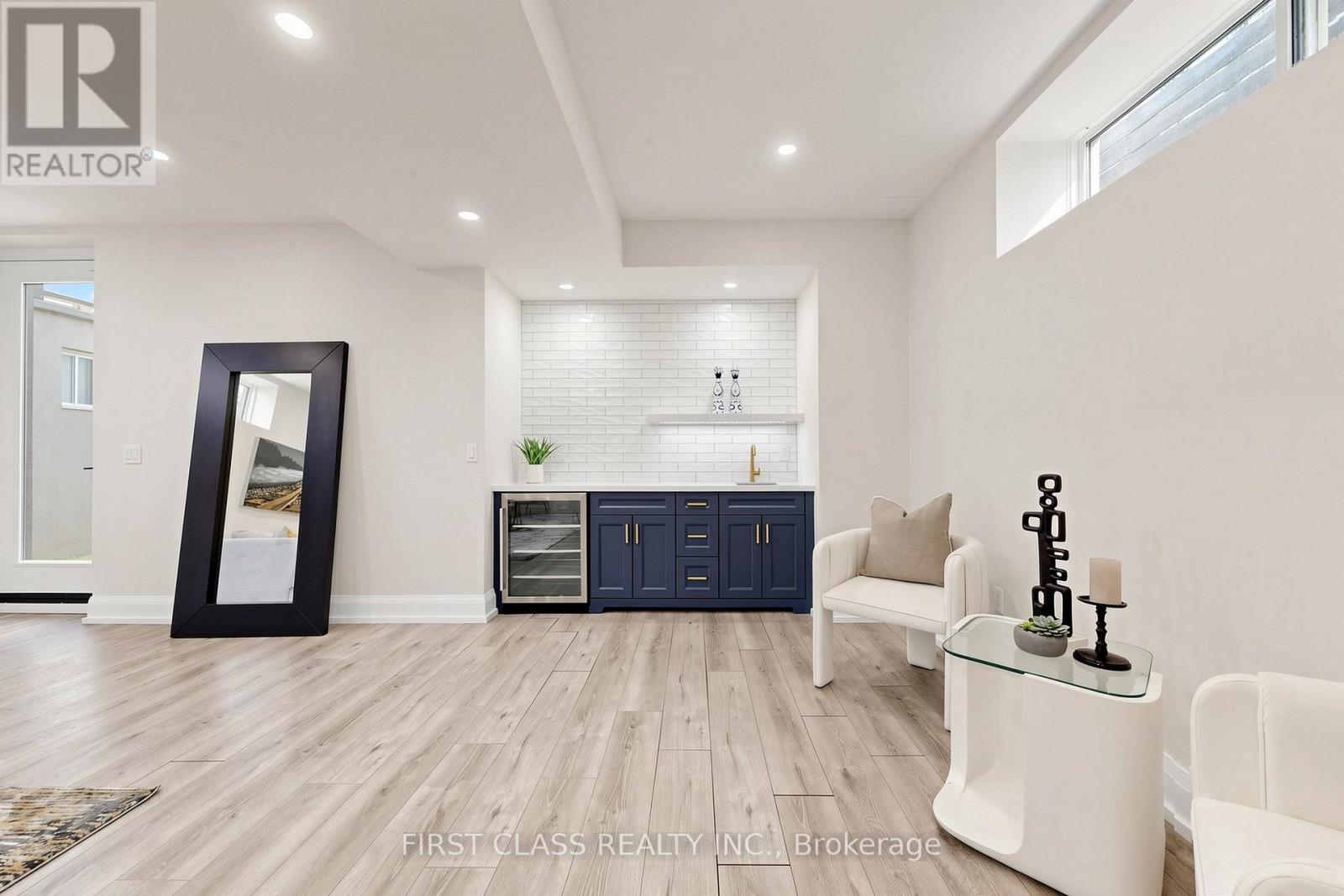 1047 Meredith Avenue, Mississauga, Ontario  L5E 2C6 - Photo 43 - W13413030