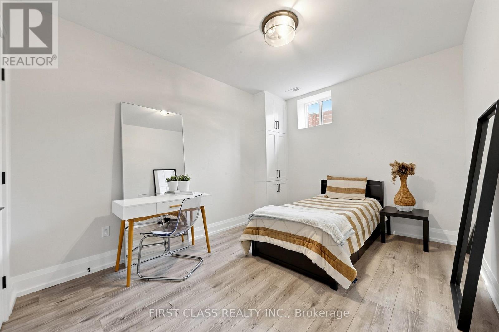 1047 Meredith Avenue, Mississauga, Ontario  L5E 2C6 - Photo 44 - W13413030