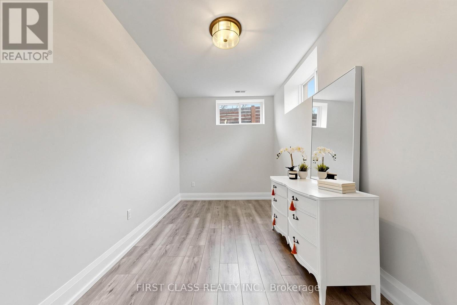1047 Meredith Avenue, Mississauga, Ontario  L5E 2C6 - Photo 45 - W13413030