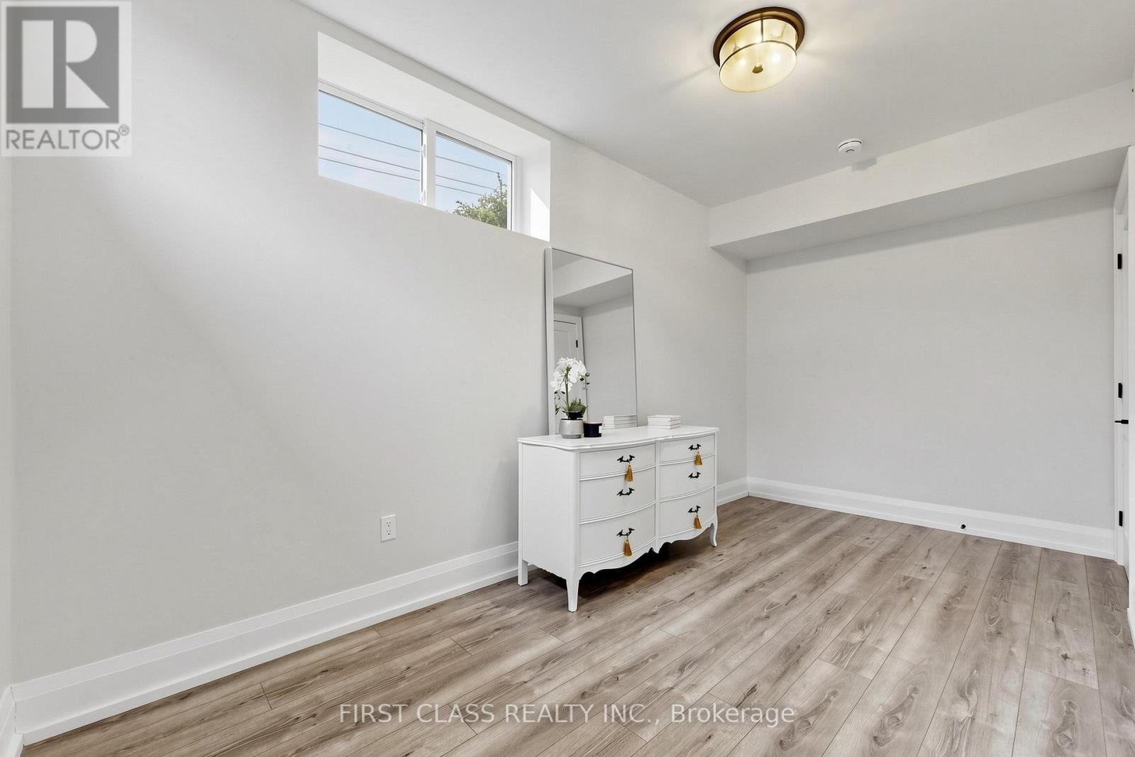 1047 Meredith Avenue, Mississauga, Ontario  L5E 2C6 - Photo 46 - W13413030