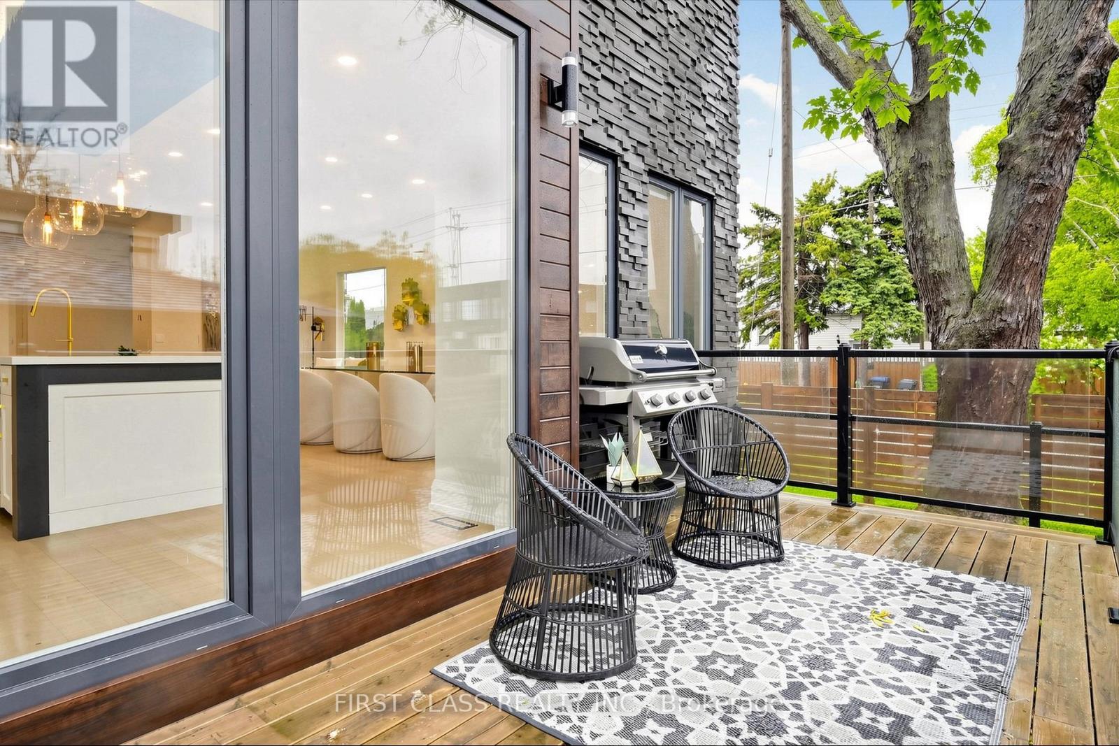 1047 Meredith Avenue, Mississauga, Ontario  L5E 2C6 - Photo 49 - W13413030