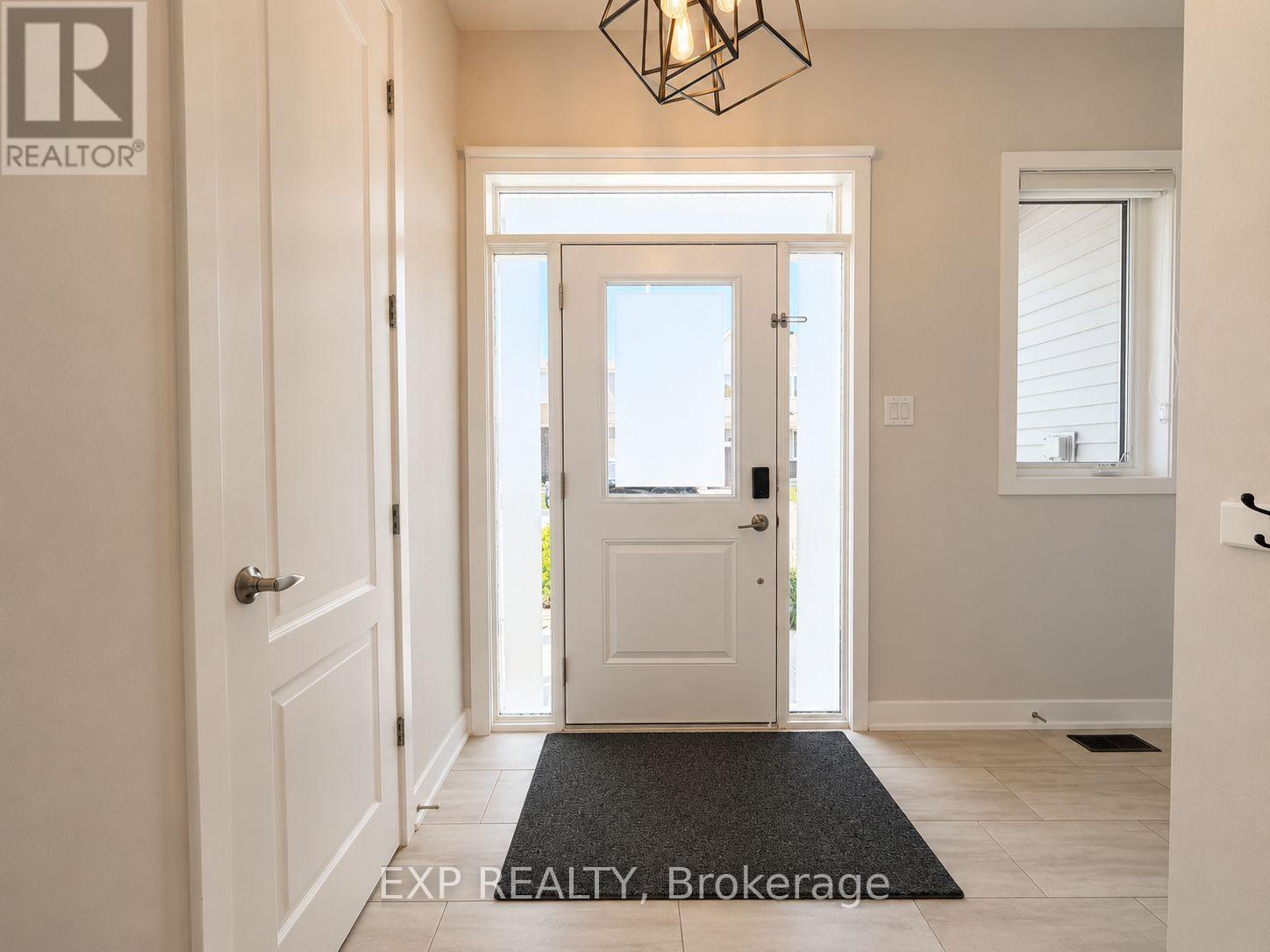 647 Crevier Walk, Ottawa, Ontario  K1W 0M7 - Photo 4 - X13413066