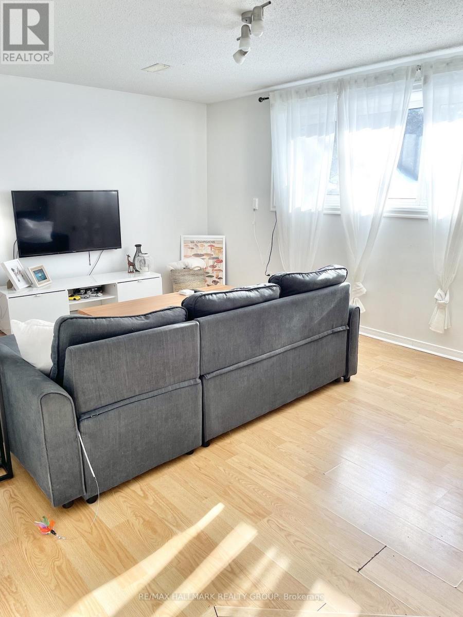3 - 847 Ivanhoe Avenue, Ottawa, Ontario  K2B 5S2 - Photo 2 - X13413216