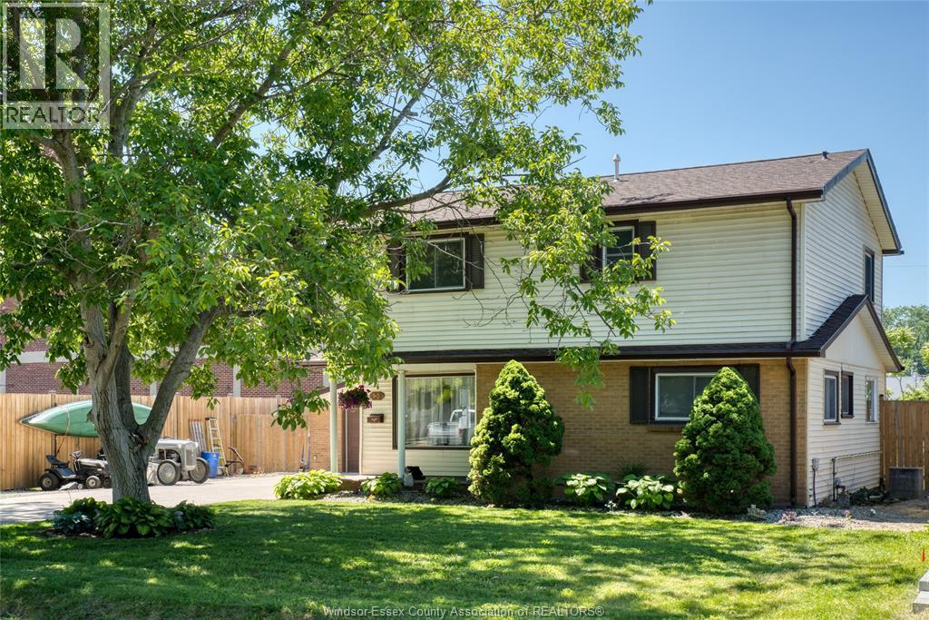 90 Major, Lasalle, Ontario N9J 1C7 - Photo 2 - 26013383