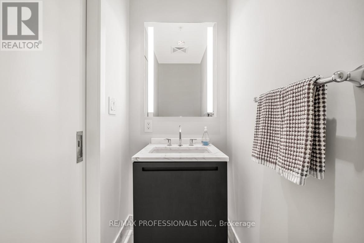 2403 - 180 University Avenue, Toronto, Ontario  M5H 0A2 - Photo 5 - C13412054