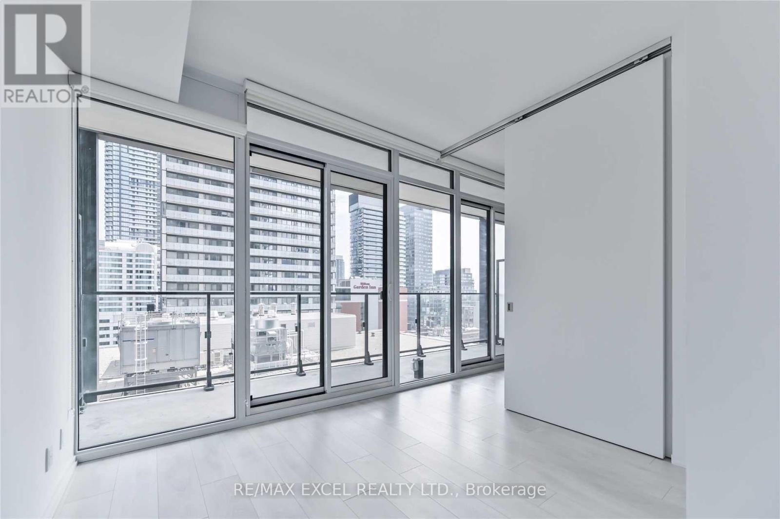 1210 - 125 Peter Street, Toronto, Ontario  M5V 0M2 - Photo 2 - C13413222