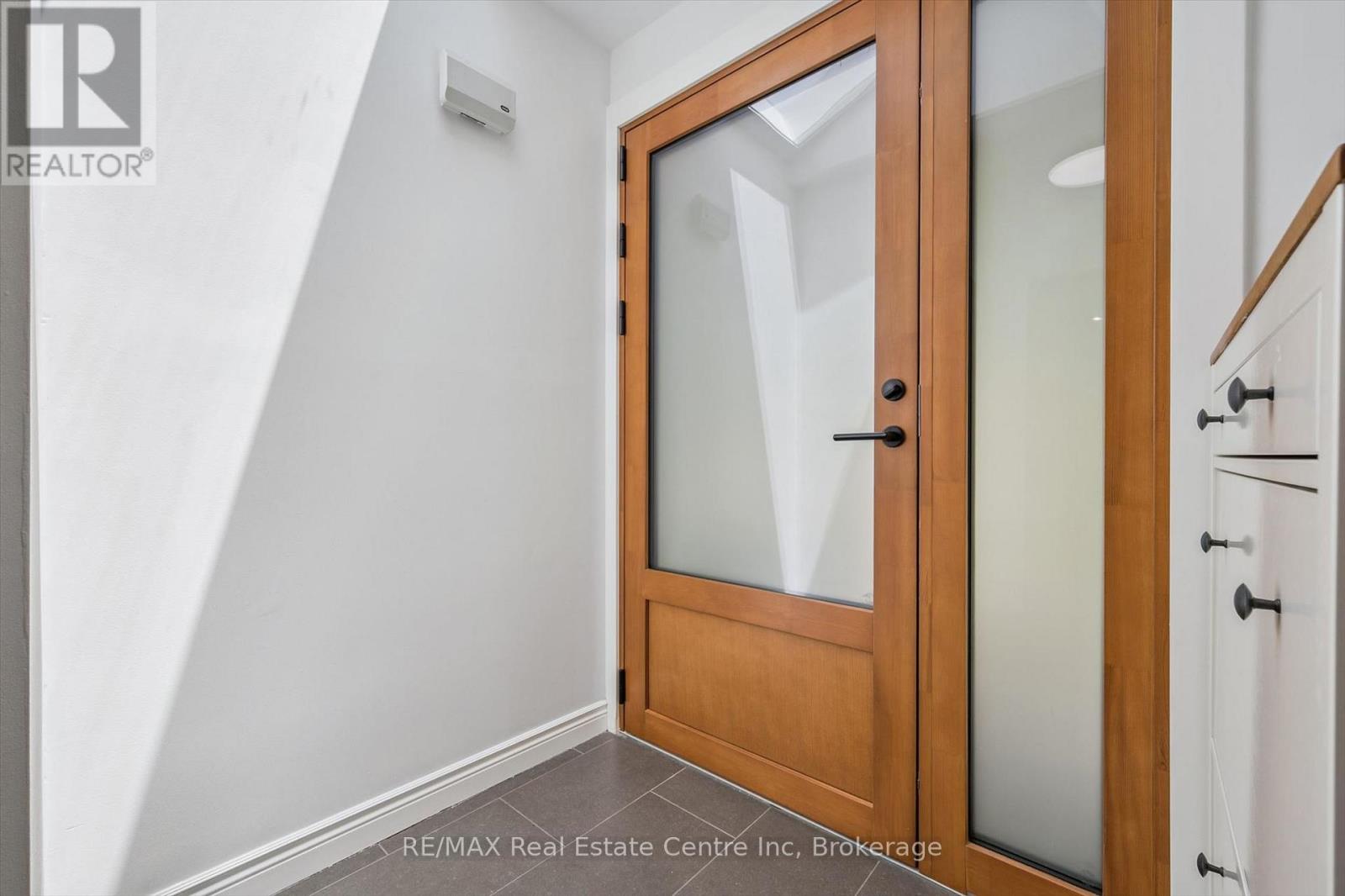 11 Floral Drive, Guelph, Ontario  N1G 1R2 - Photo 4 - X13413108