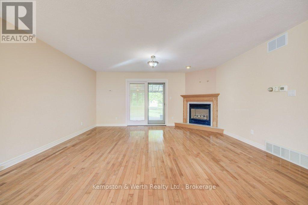 246 King Street, North Perth, Ontario  N0G 1B0 - Photo 9 - X13413190