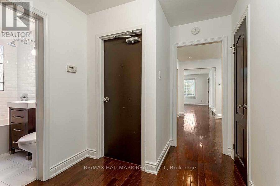 25 Love Crescent, Toronto, Ontario  M4E 1V6 - Photo 13 - E13413130