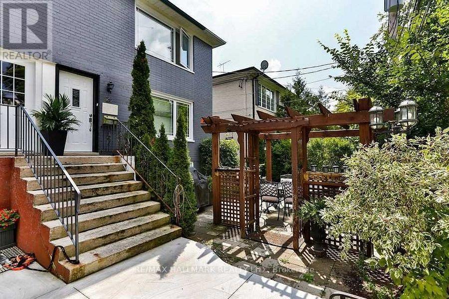 25 Love Crescent, Toronto, Ontario  M4E 1V6 - Photo 18 - E13413130