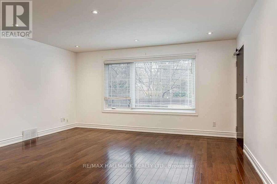 25 Love Crescent, Toronto, Ontario  M4E 1V6 - Photo 8 - E13413130