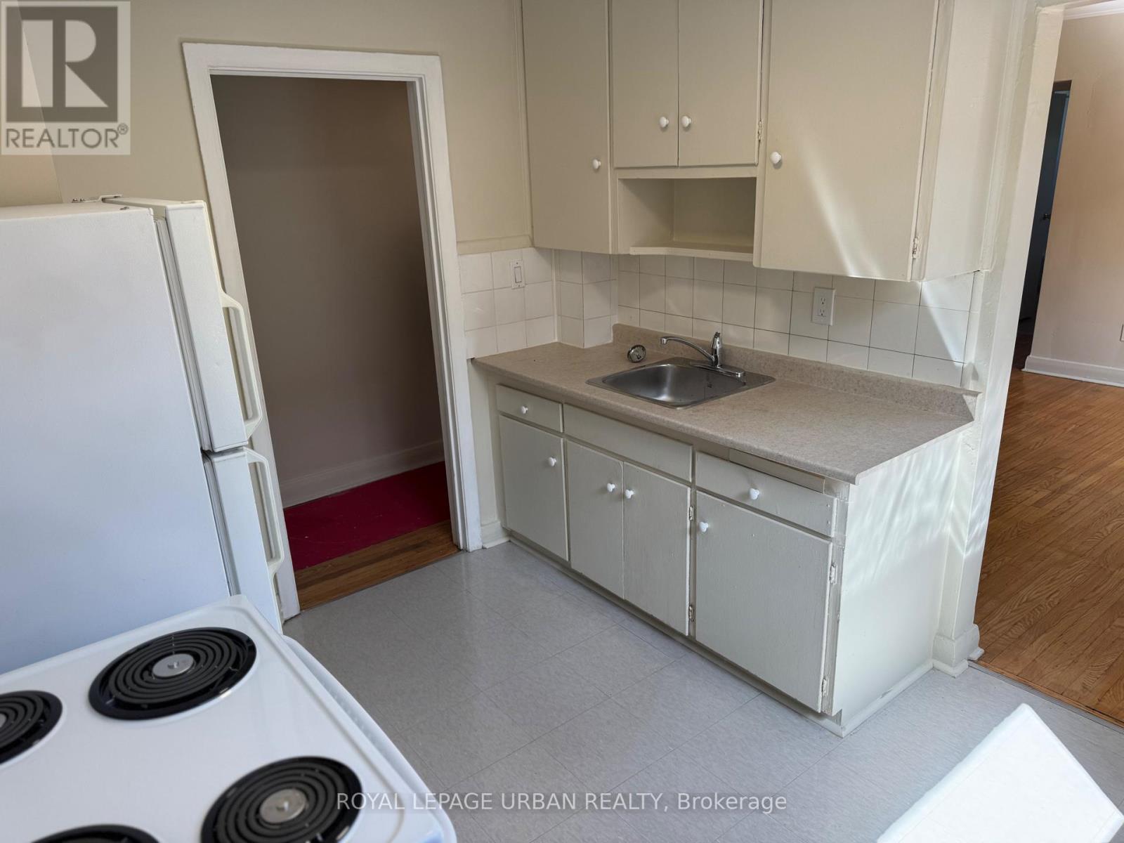 304 - 1024 O'connor Drive, Toronto, Ontario  M4B 2T3 - Photo 3 - E13413210