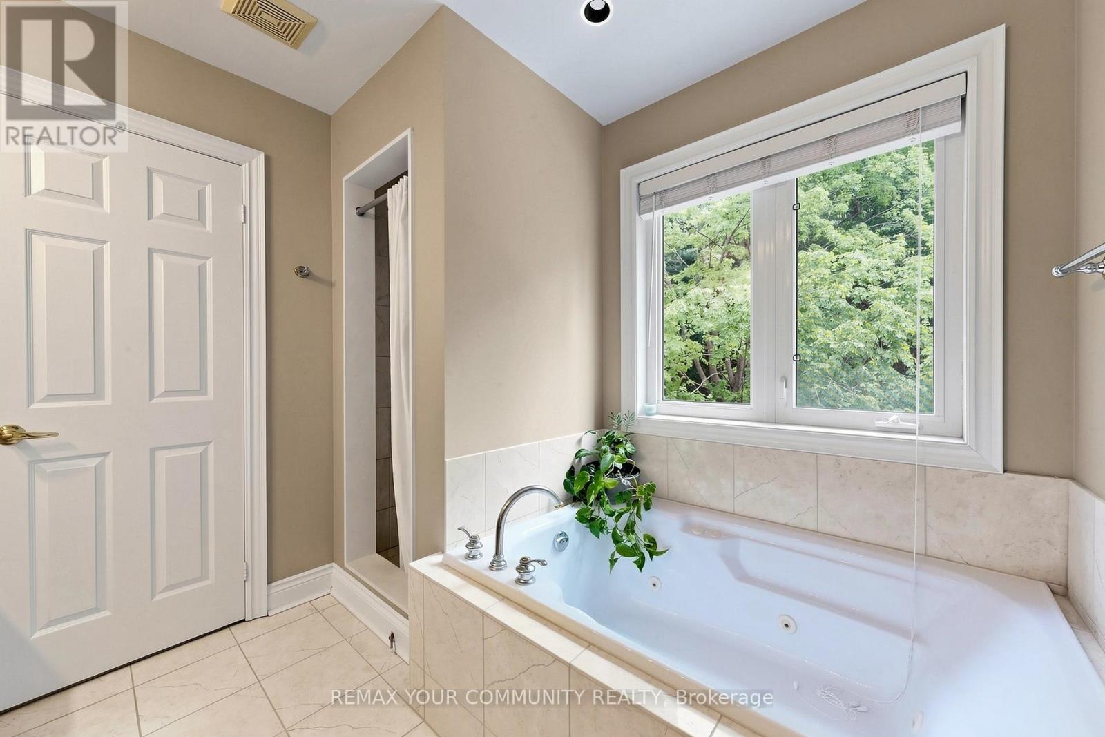 104 Westbury Court, Richmond Hill, Ontario  L4S 2L3 - Photo 30 - N13413226