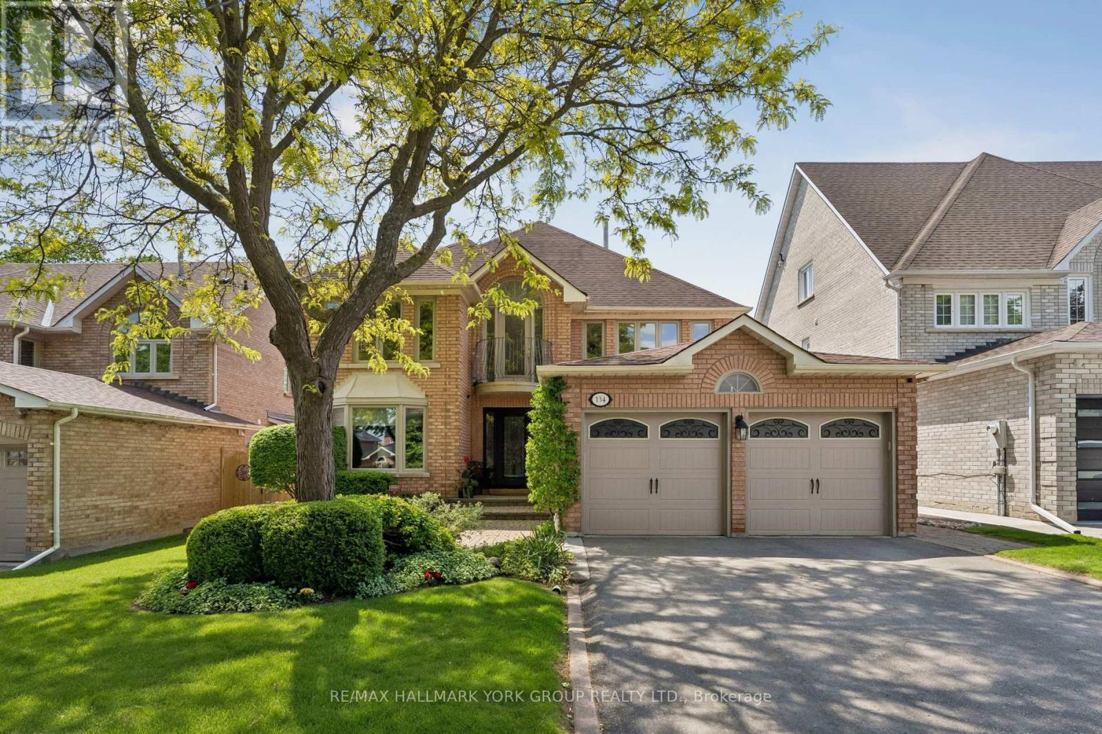 134 CORNER RIDGE ROAD, Aurora, Ontario