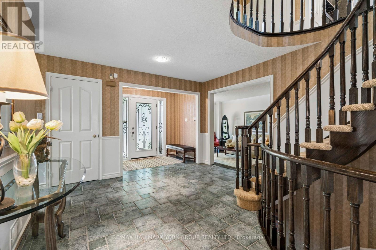 134 Corner Ridge Road, Aurora, Ontario  L4G 6L4 - Photo 3 - N13413230