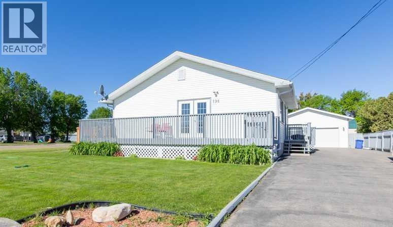 196 S 100 E, raymond, Alberta