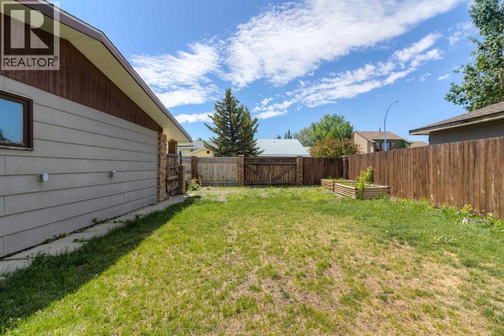 1010 22 Avenue, Coaldale, Alberta  T1M 1B6 - Photo 9 - A2316960