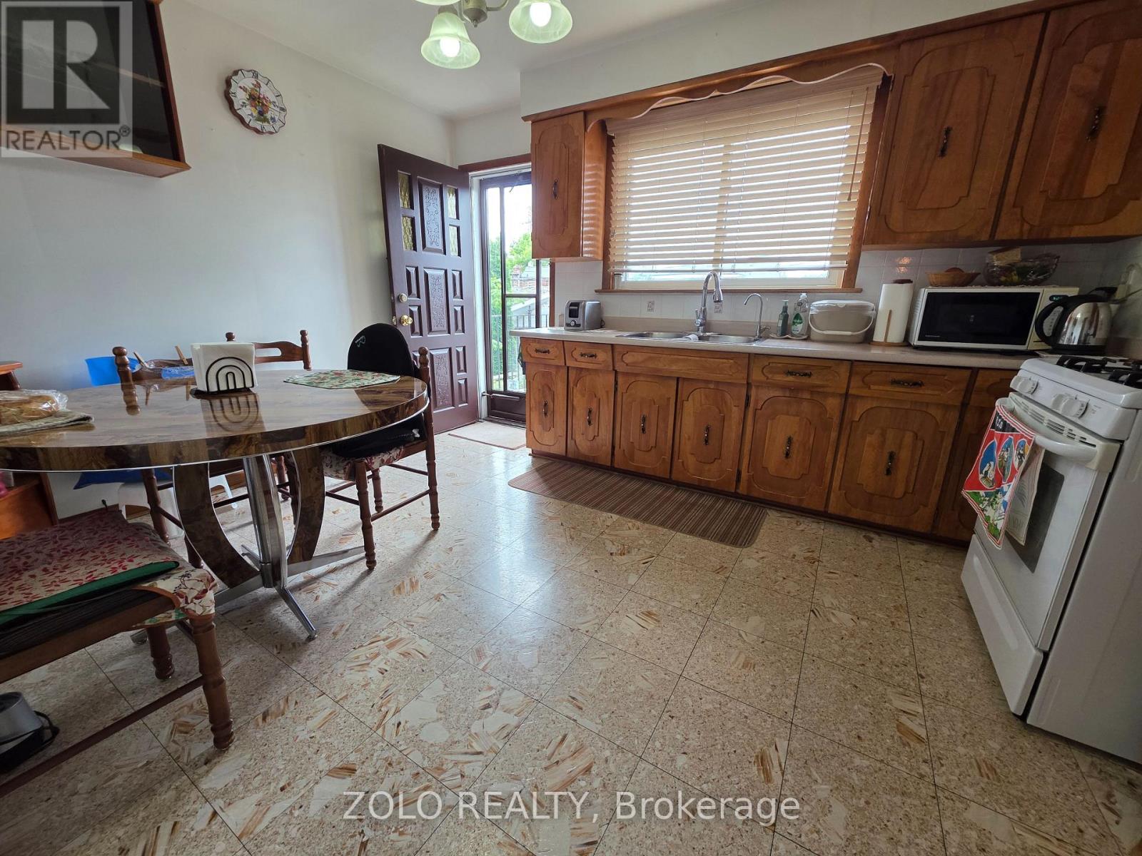 64 Prescott Avenue, Toronto, Ontario  M6N 3G5 - Photo 8 - W13413078
