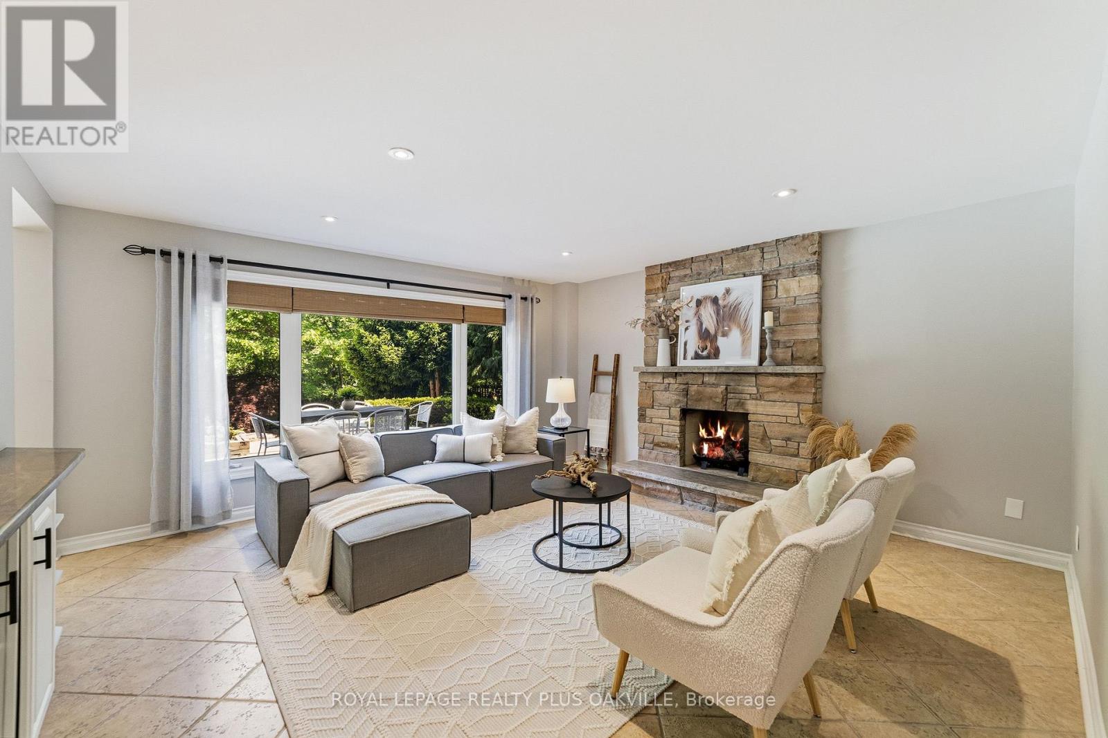 1113 Valleywood Court, Oakville, Ontario  L6M 2C4 - Photo 12 - W13413110