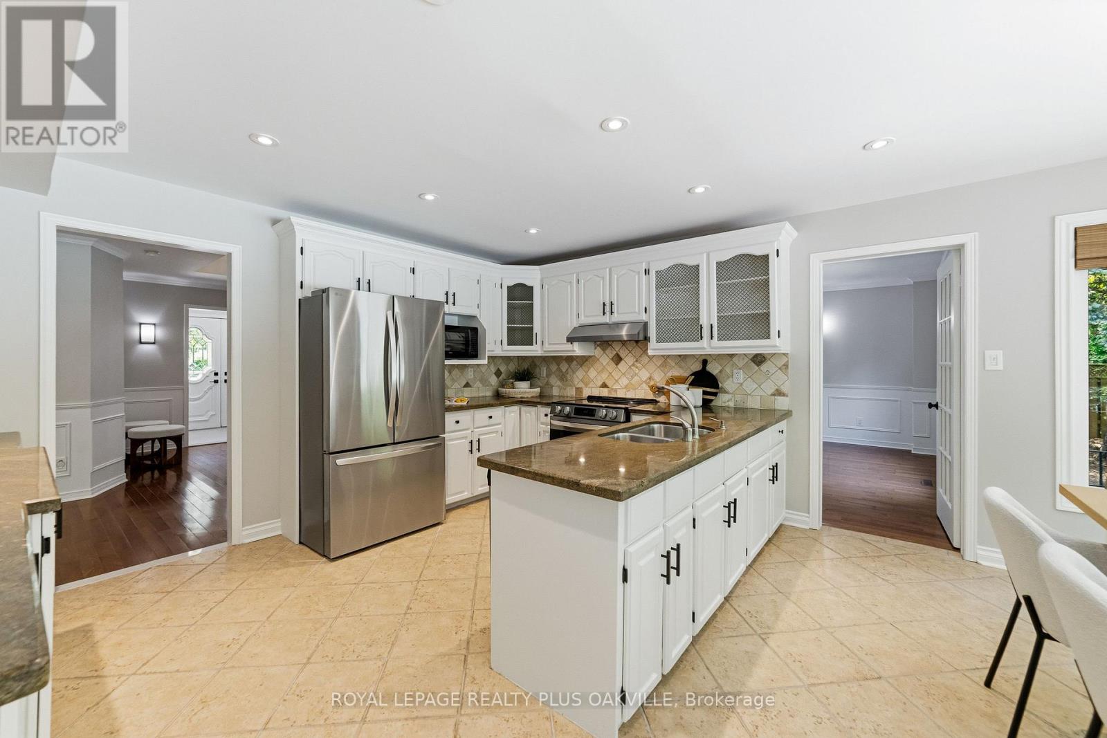 1113 Valleywood Court, Oakville, Ontario  L6M 2C4 - Photo 16 - W13413110