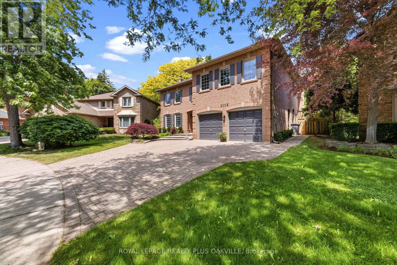 1113 Valleywood Court, Oakville, Ontario  L6M 2C4 - Photo 2 - W13413110