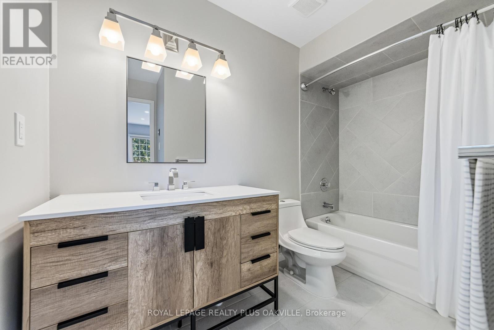 1113 Valleywood Court, Oakville, Ontario  L6M 2C4 - Photo 22 - W13413110