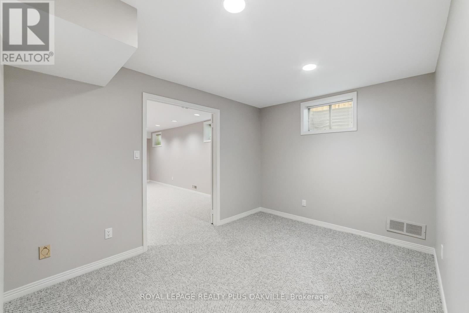 1113 Valleywood Court, Oakville, Ontario  L6M 2C4 - Photo 39 - W13413110