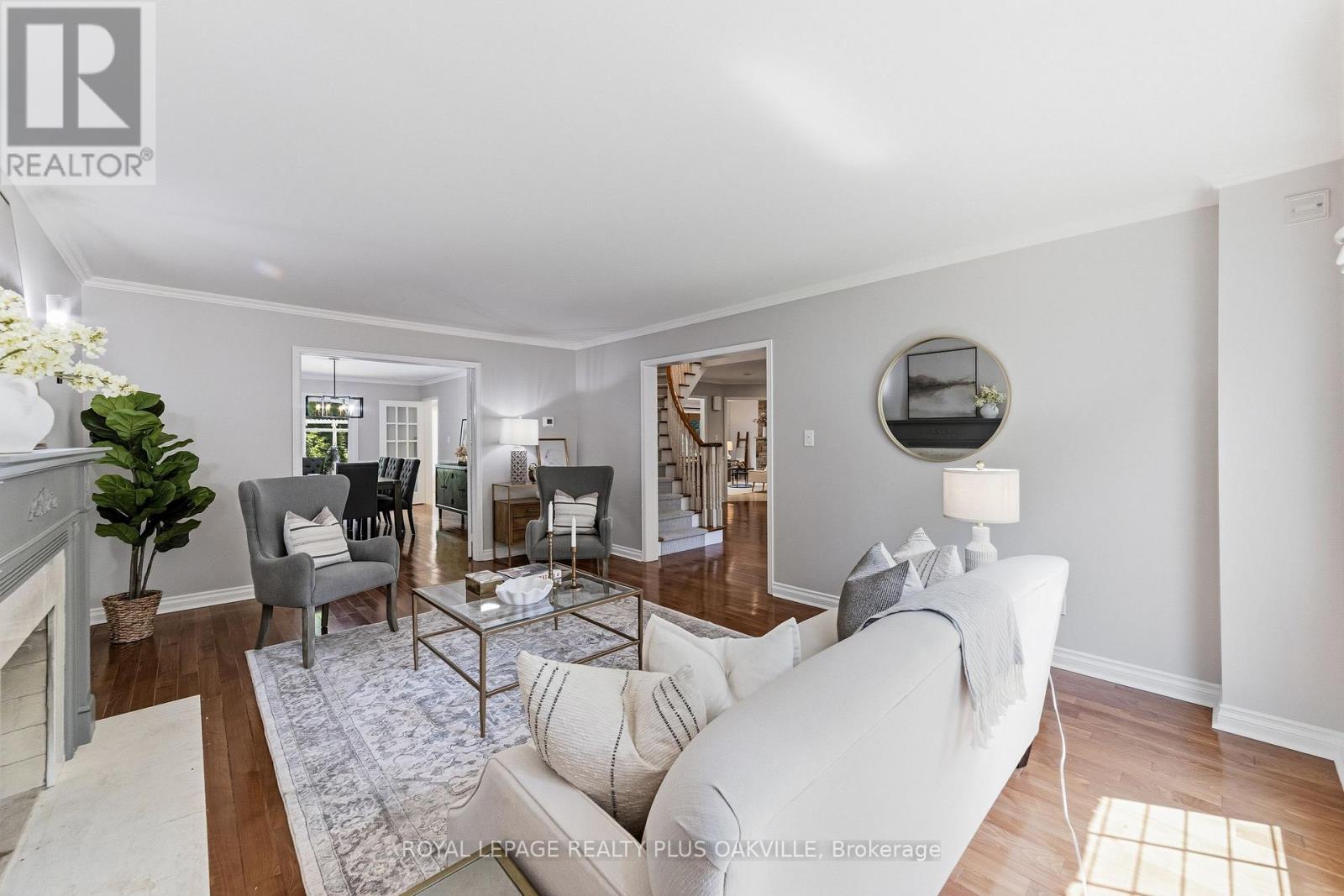 1113 Valleywood Court, Oakville, Ontario  L6M 2C4 - Photo 6 - W13413110