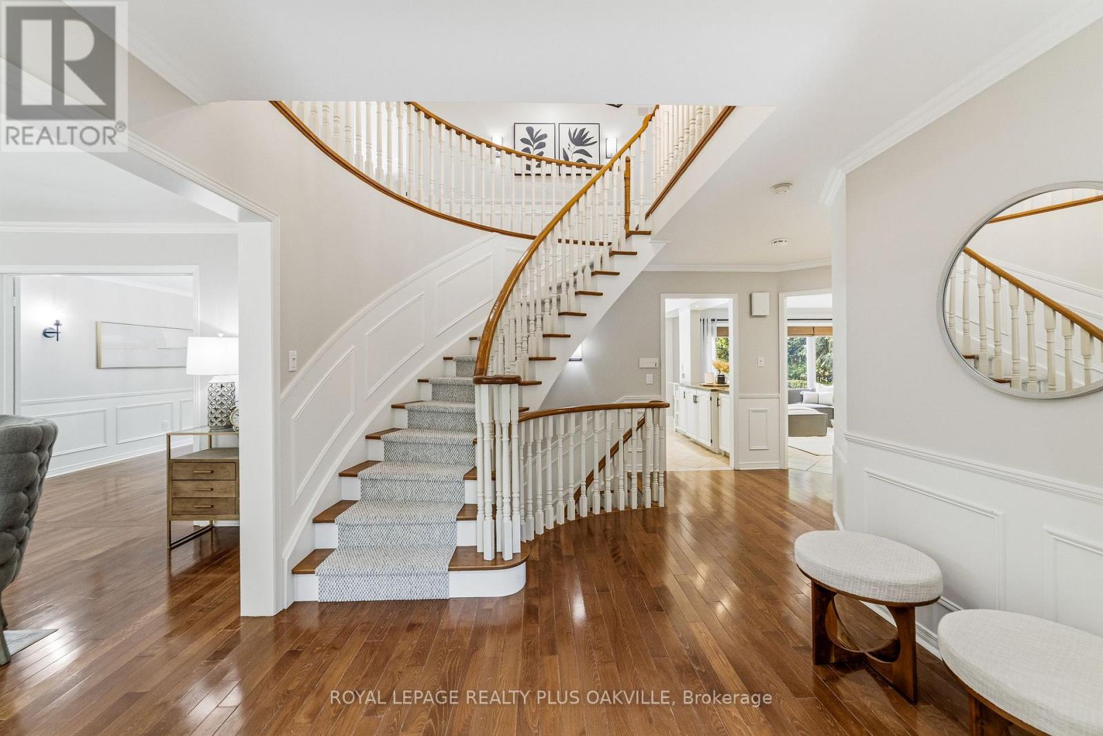 1113 Valleywood Court, Oakville, Ontario  L6M 2C4 - Photo 9 - W13413110