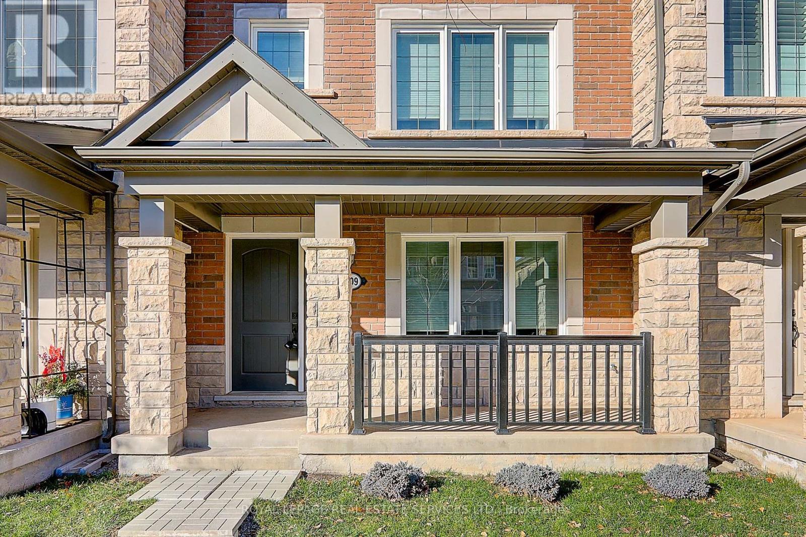 409 Switchgrass Street, Oakville, Ontario  L6M 4M2 - Photo 2 - W13413114