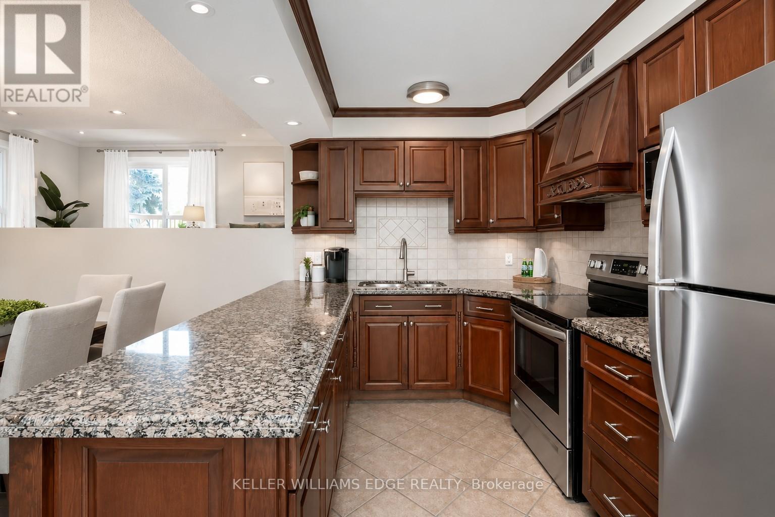 2100 Worthington Drive, Oakville, Ontario  L6L 1E3 - Photo 8 - W13413124