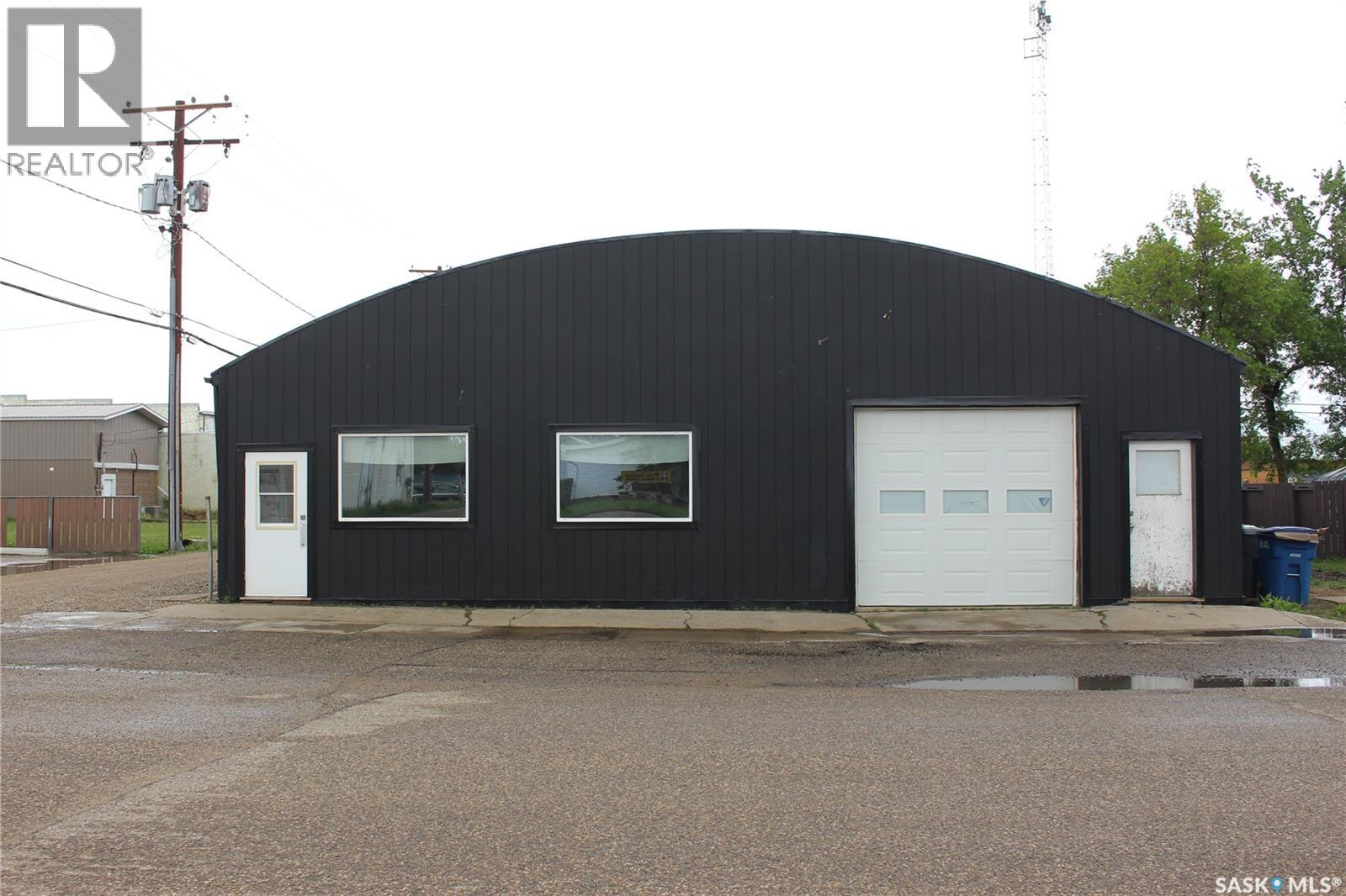 101 5th Street E, Gravelbourg, Saskatchewan  S0H 1X0 - Photo 1 - SK038389