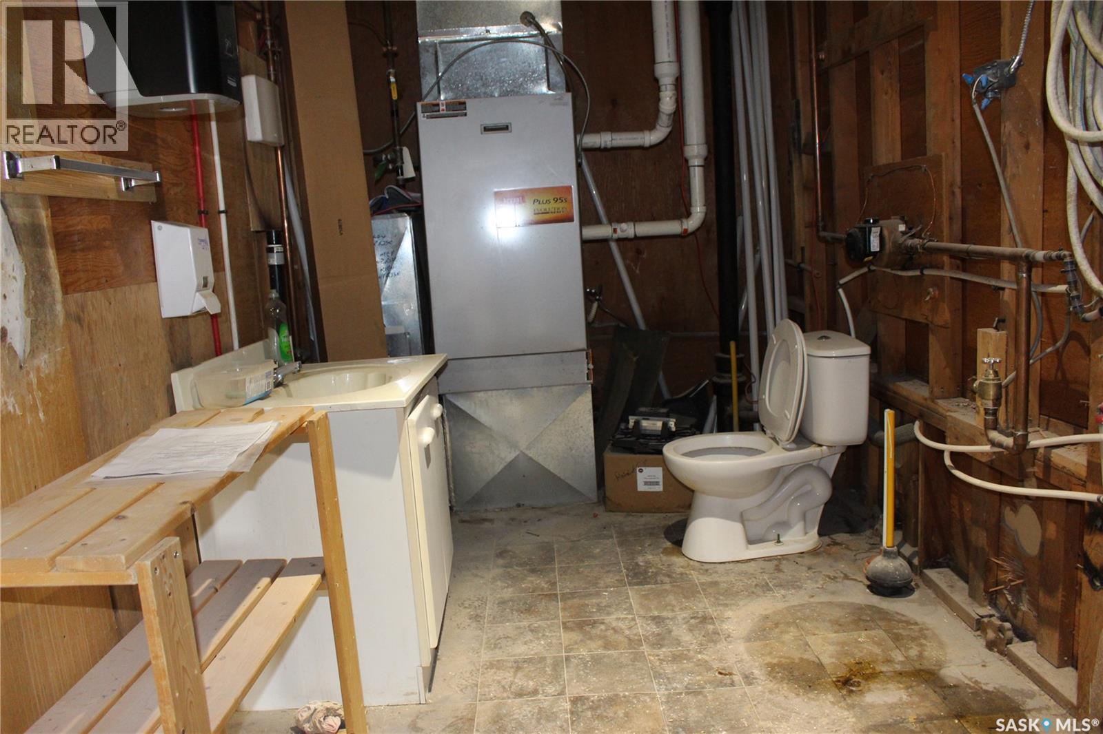 101 5th Street E, Gravelbourg, Saskatchewan  S0H 1X0 - Photo 26 - SK038389