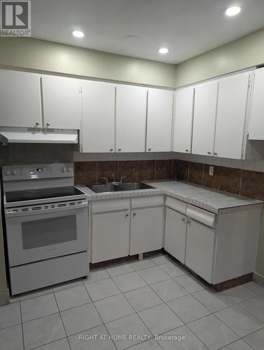 949 Main Street E, Hamilton, Ontario  L8M 1M9 - Photo 3 - X13413086