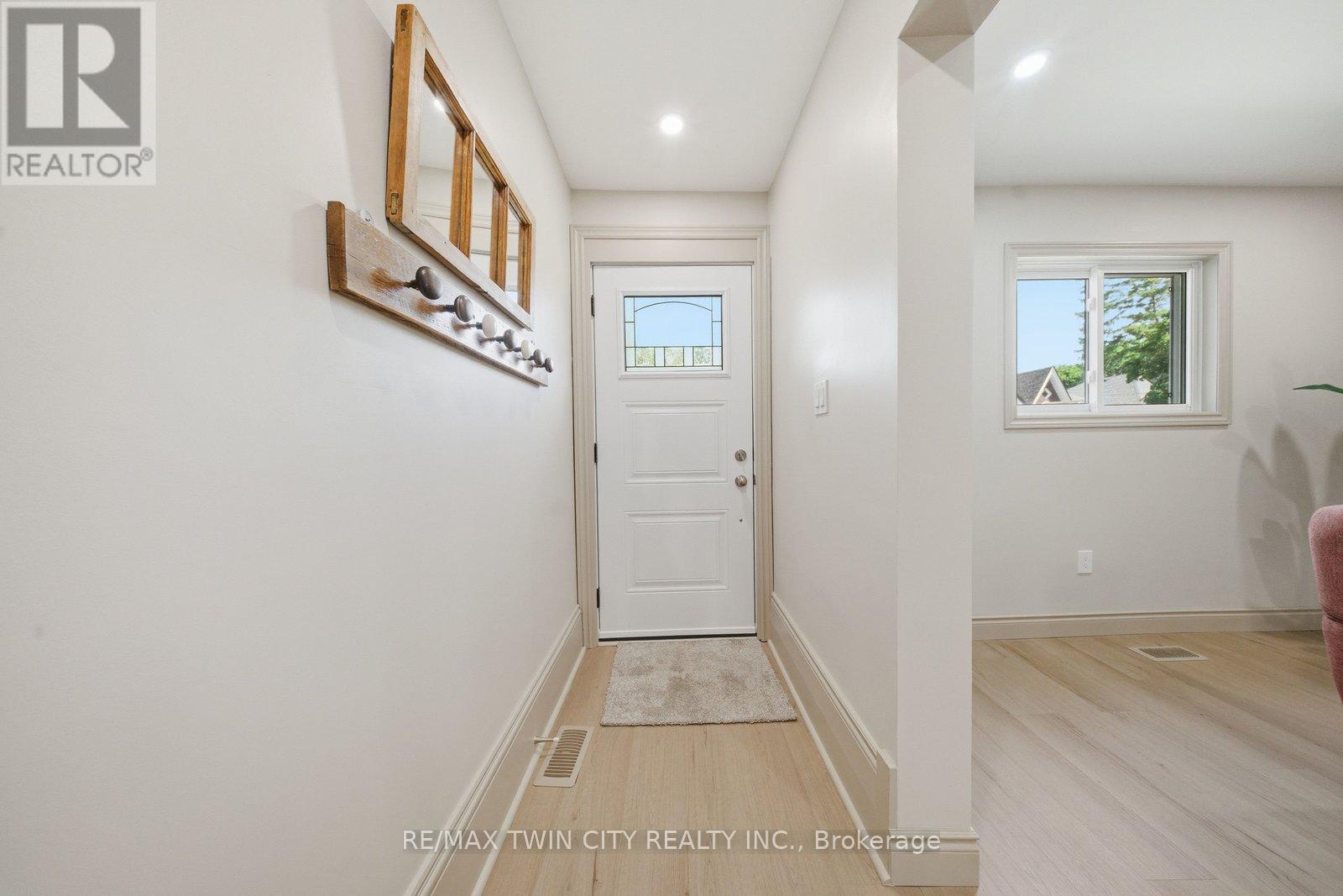 14 Bond Street W, Brantford, Ontario  N3R 4G5 - Photo 4 - X13413176