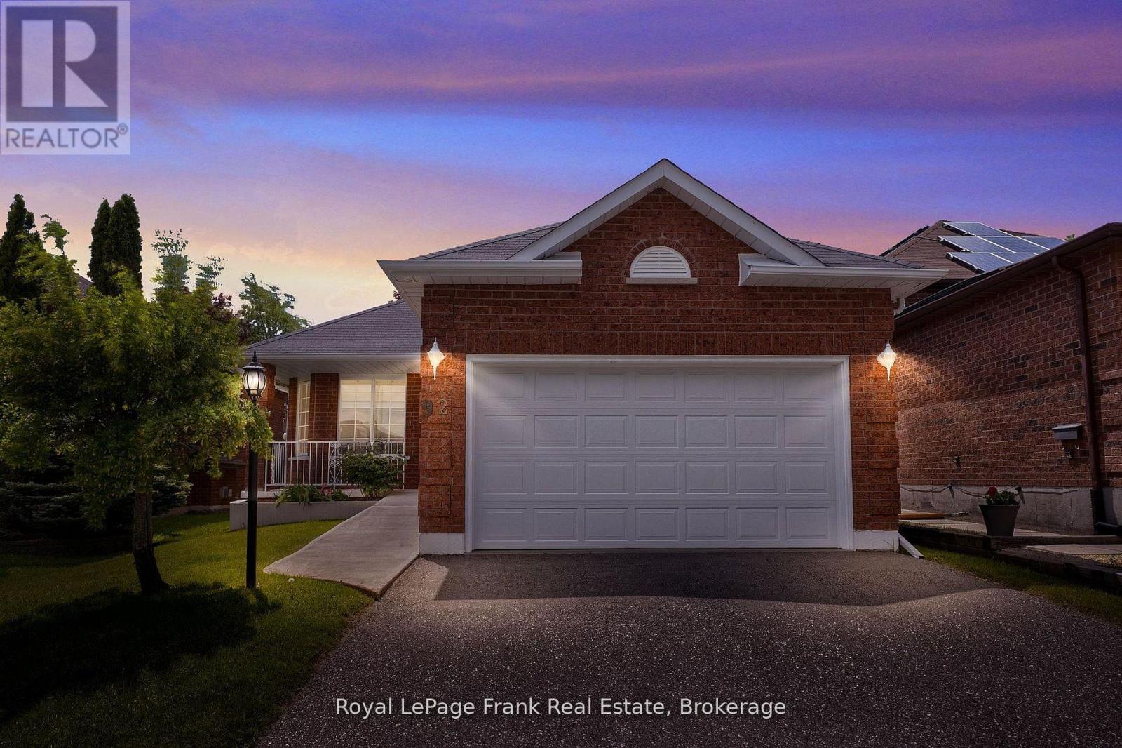 92 West Side Drive, Clarington, Ontario  L1C 4Y9 - Photo 1 - E13413332