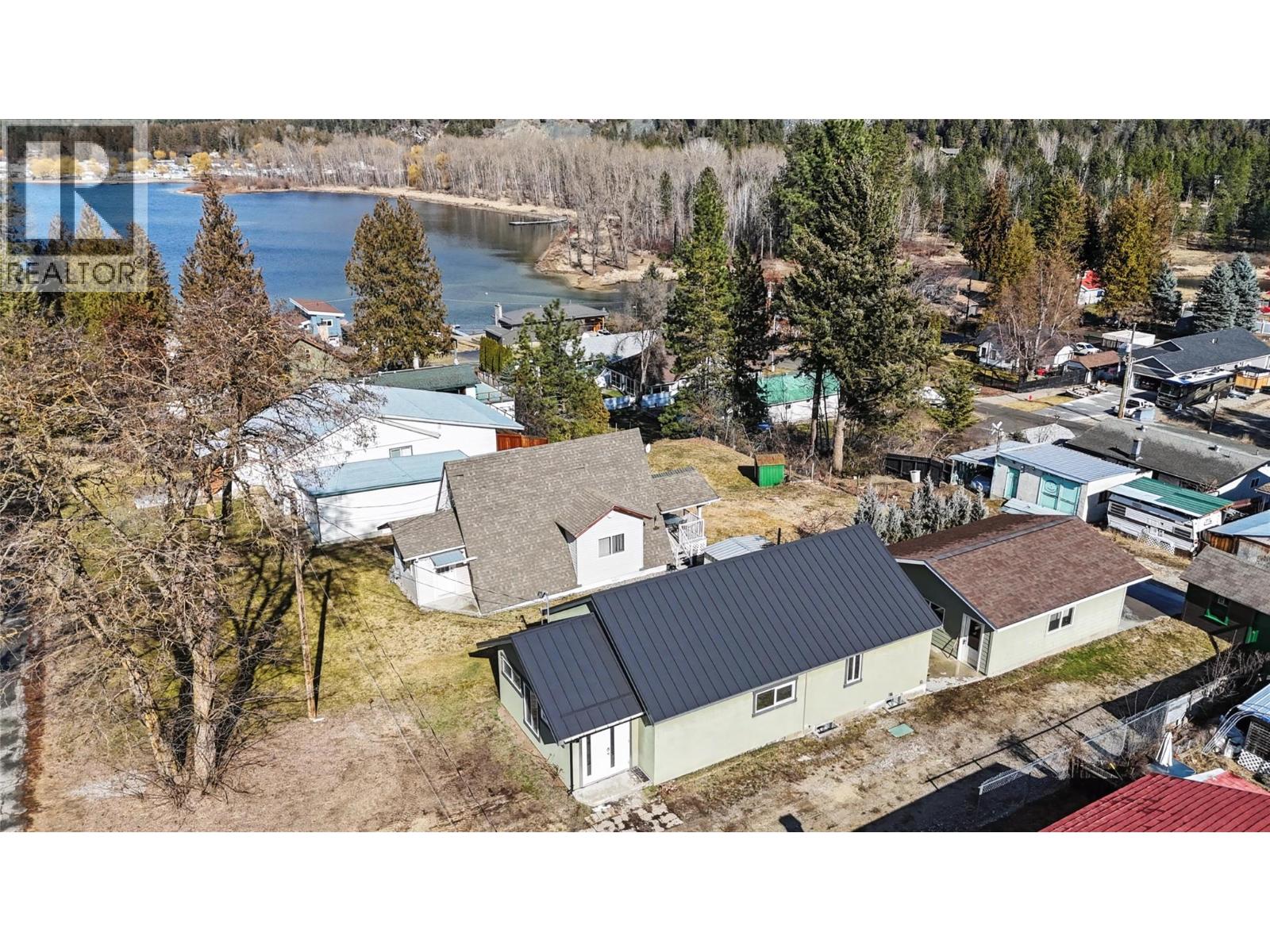 1640 Ode Road, Christina Lake, British Columbia  V0H 1E0 - Photo 2 - 10378303
