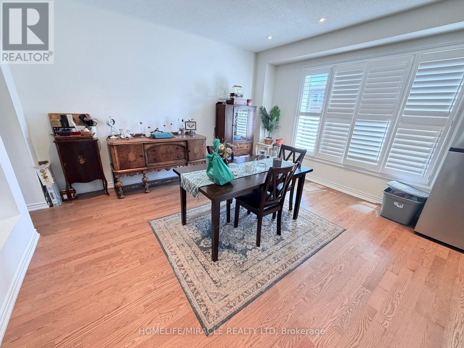 1195 Plymouth Drive, Oshawa, Ontario  L1H 8L7 - Photo 3 - E13411258