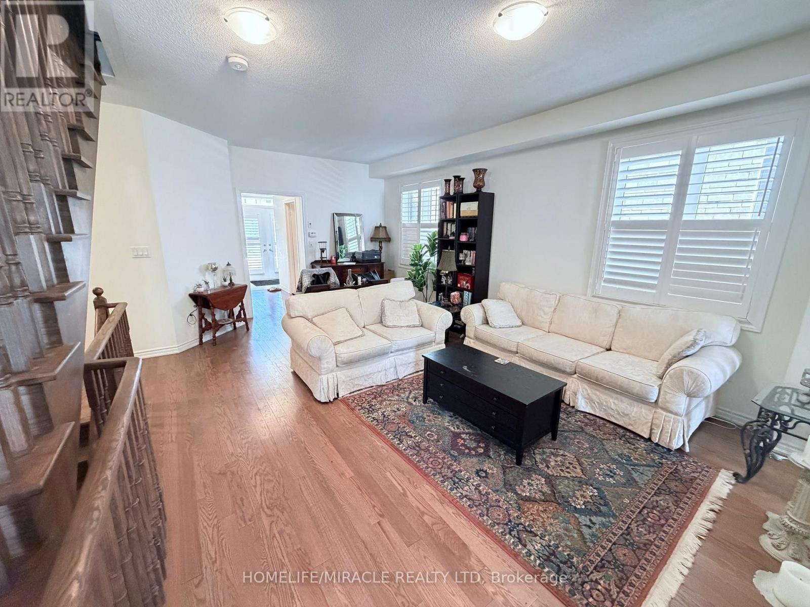 1195 Plymouth Drive, Oshawa, Ontario  L1H 8L7 - Photo 2 - E13411258