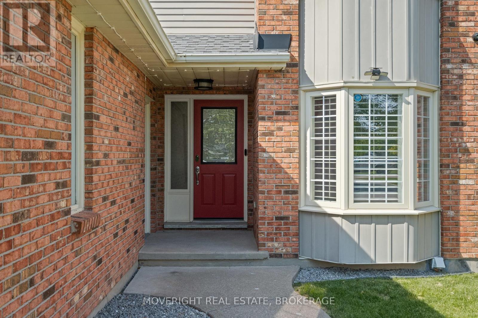 10 Squires Gate, St. Catharines, Ontario  L2P 3W2 - Photo 4 - X13413352