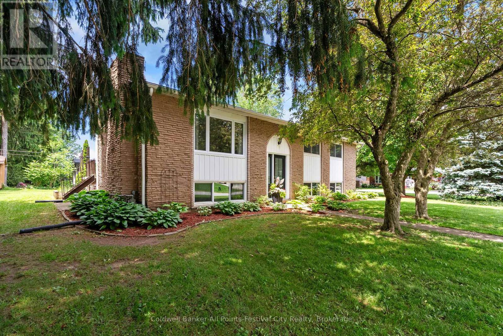 398 Townsend Street, Central Huron (Clinton), Ontario  N0M 1L0 - Photo 1 - X13413362