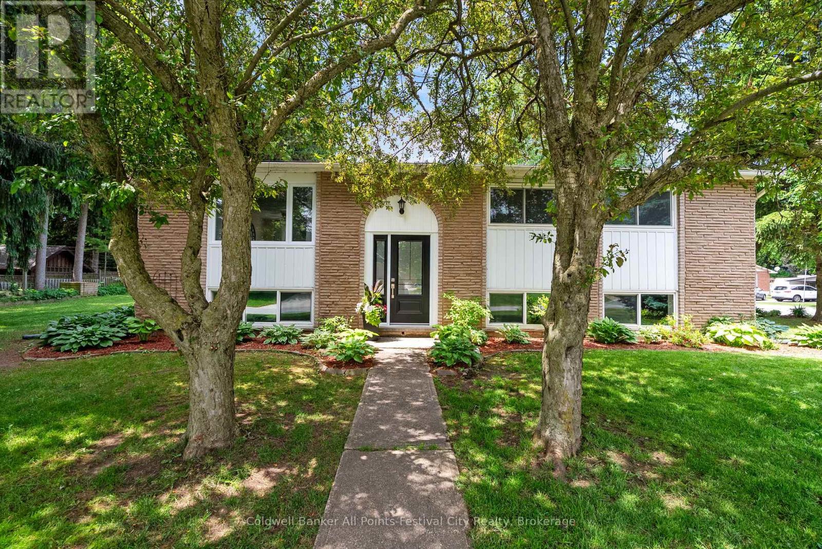 398 Townsend Street, Central Huron (Clinton), Ontario  N0M 1L0 - Photo 3 - X13413362