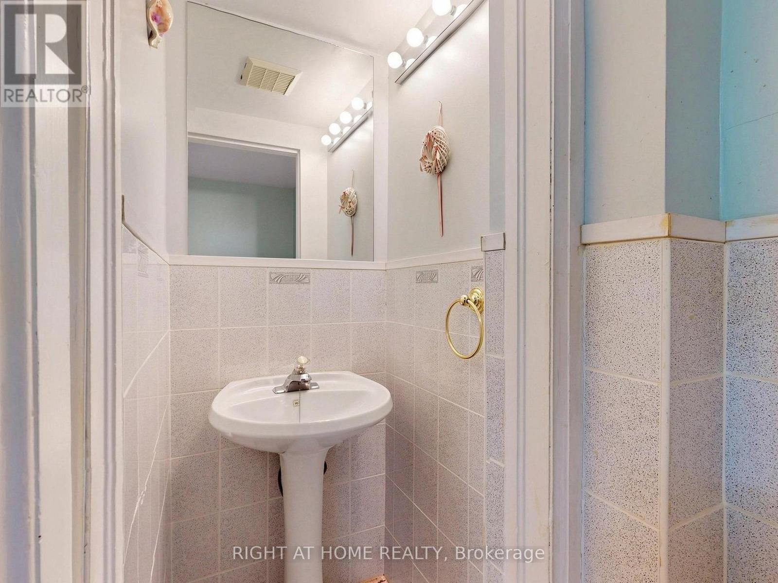 86 Caithness Avenue, Toronto, Ontario  M4J 3Y1 - Photo 15 - E13413344