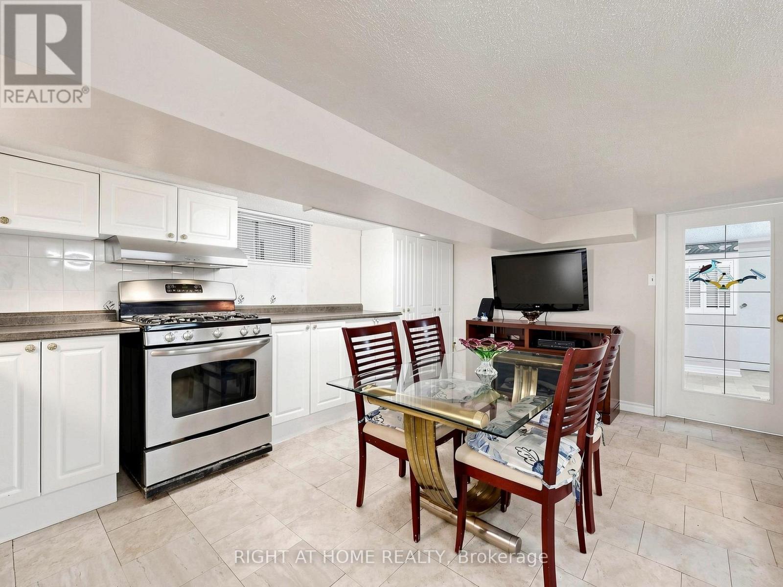86 Caithness Avenue, Toronto, Ontario  M4J 3Y1 - Photo 29 - E13413344