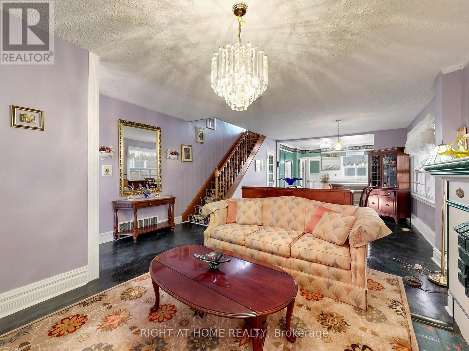 86 Caithness Avenue, Toronto, Ontario  M4J 3Y1 - Photo 7 - E13413344