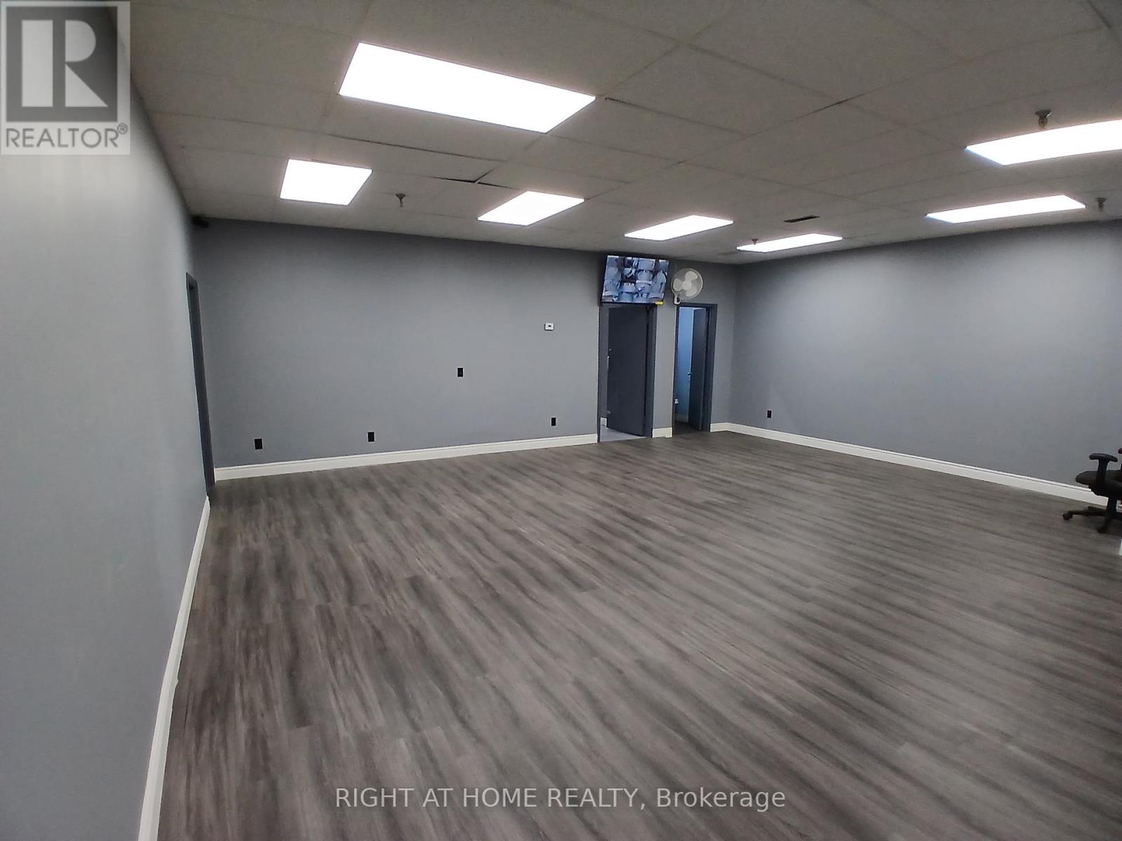 8 & 9 - 120 Midwest Road, Toronto, Ontario  M1P 3B2 - Photo 5 - E13413360